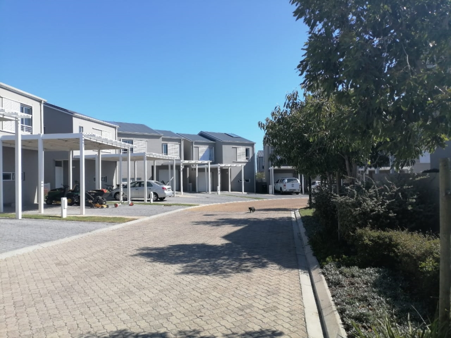 2 Bedroom Property for Sale in Somerset Lakes Western Cape